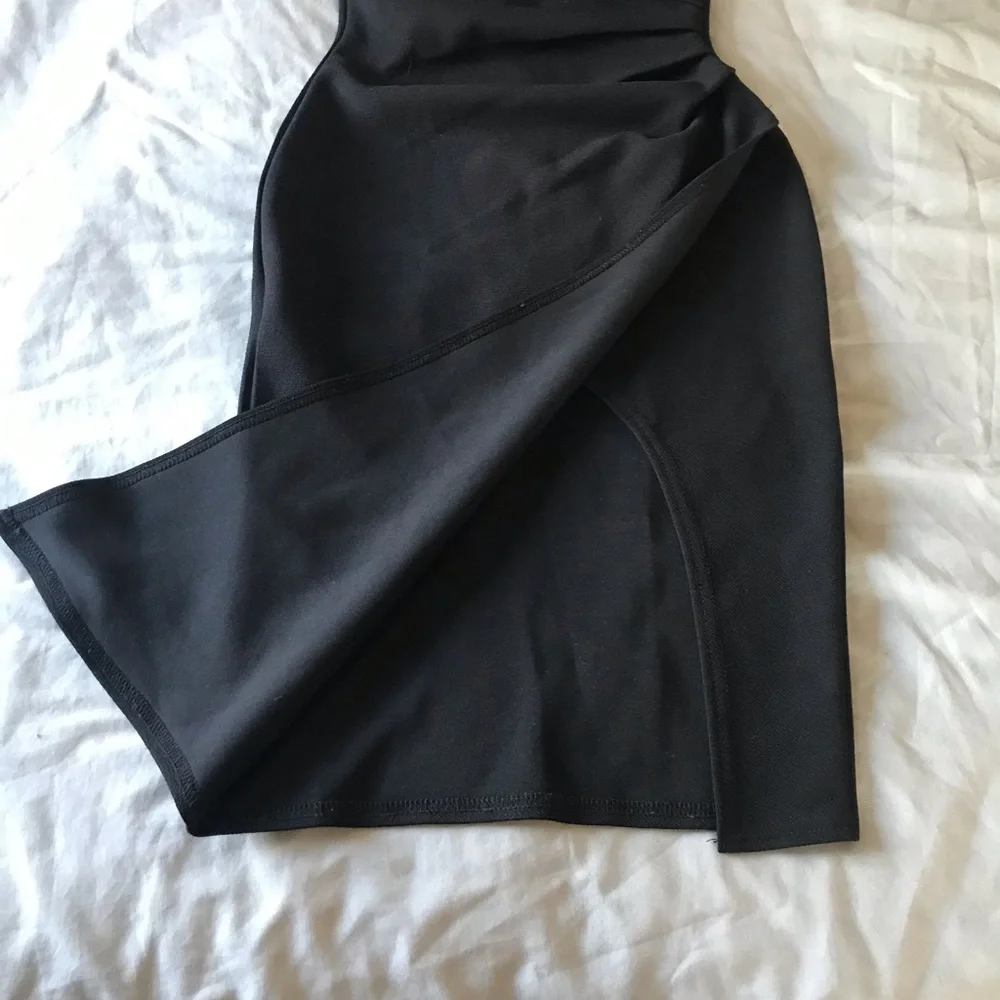 Little Black Dress - Bodycon with slit - Picture 3 of 7